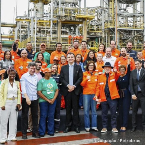Presidente Lula anuncia investimento bilionário na REGAP Betim Presidente Lula anuncia investimento bilionário na REGAP Betim